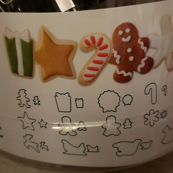 Mini metal Christmas cookie Cutters (40 count) - Picture 3 of 4